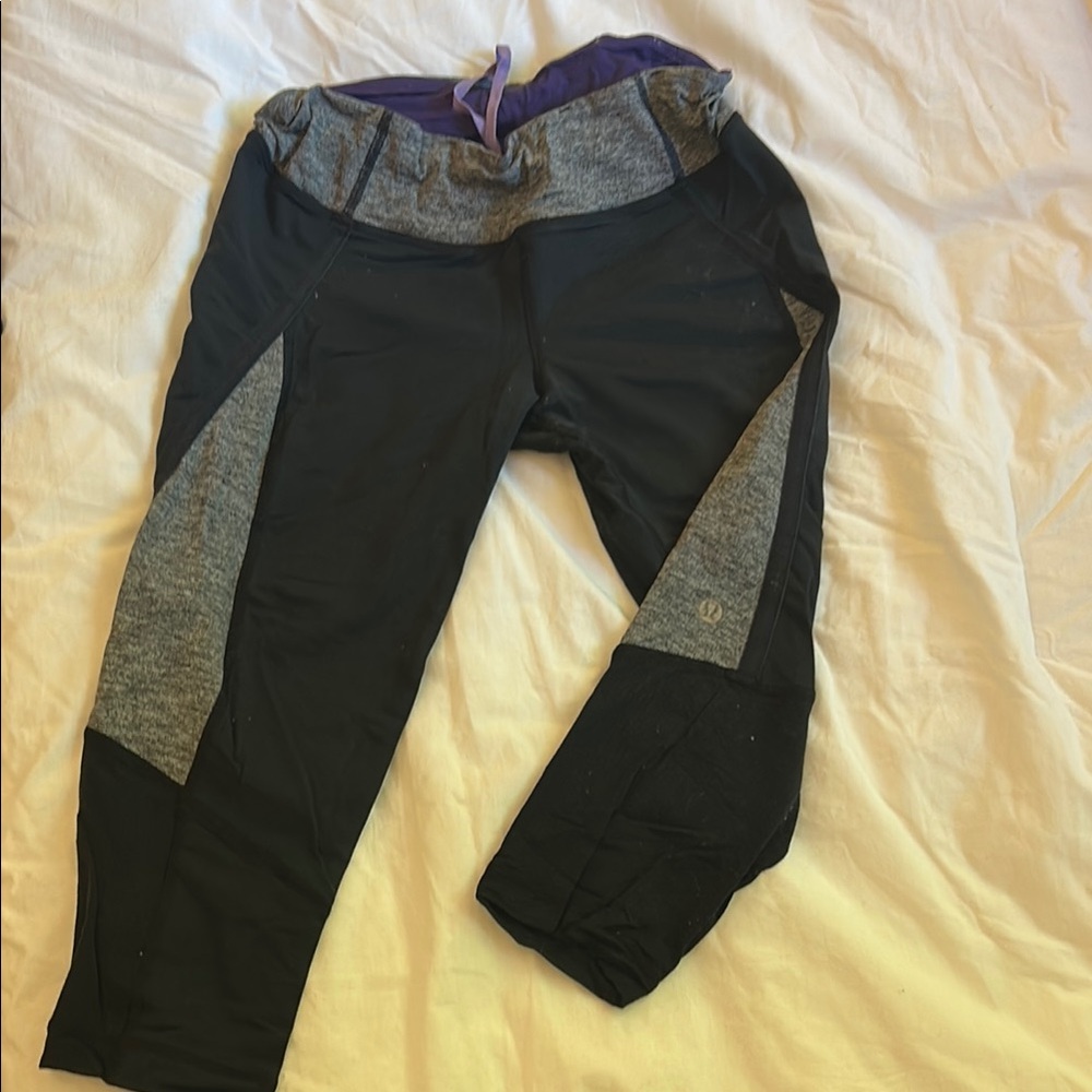 Lululemon Athletica Black and Gray Capris with Stretchy Fabric